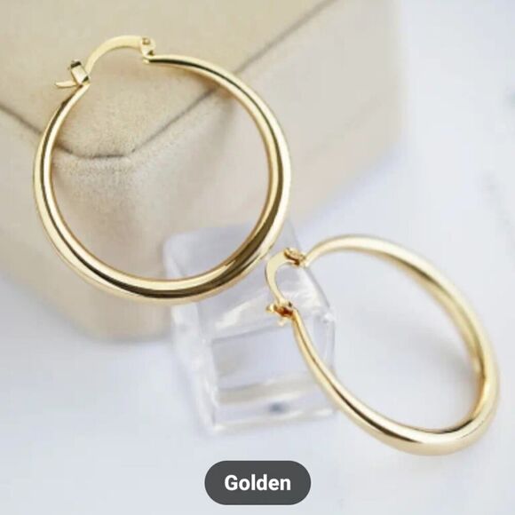 18K Gold Plated Round Hoop Earrings Simple and Elegant Style - Picture 2 of 3